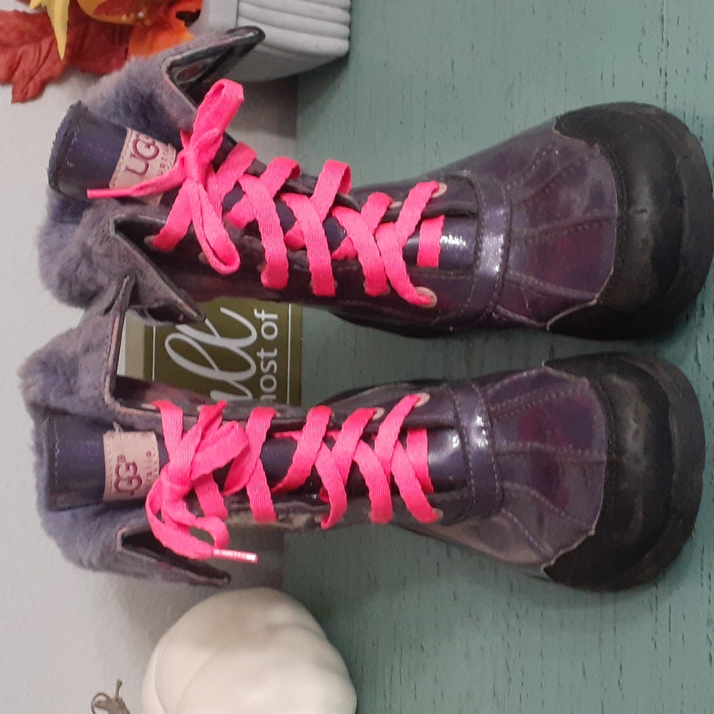 UGG BOOTS SZ 3 GIRLS